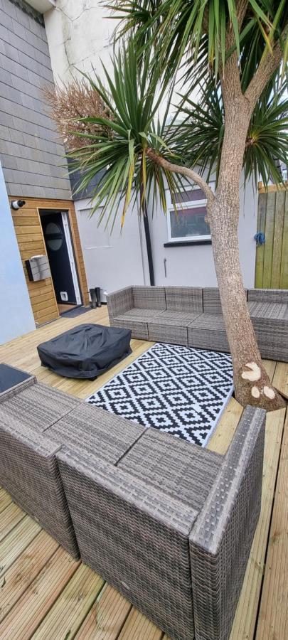 Hidden Gem Near The Beach With Pool Table New Quay Extérieur photo