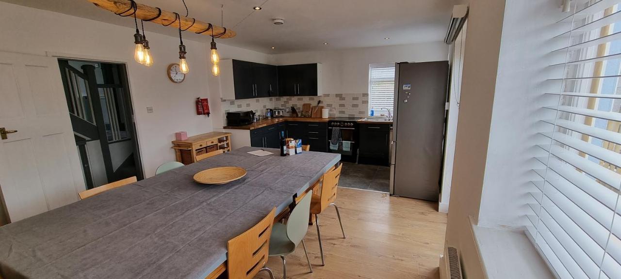Hidden Gem Near The Beach With Pool Table New Quay Extérieur photo