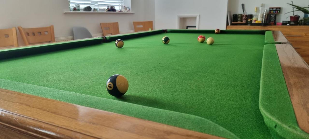 Hidden Gem Near The Beach With Pool Table New Quay Extérieur photo